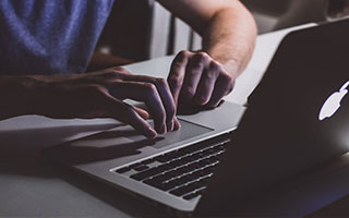 意甲媒体透露：米兰与热那亚之战福法纳被换下后情绪激动，提前离开了球场